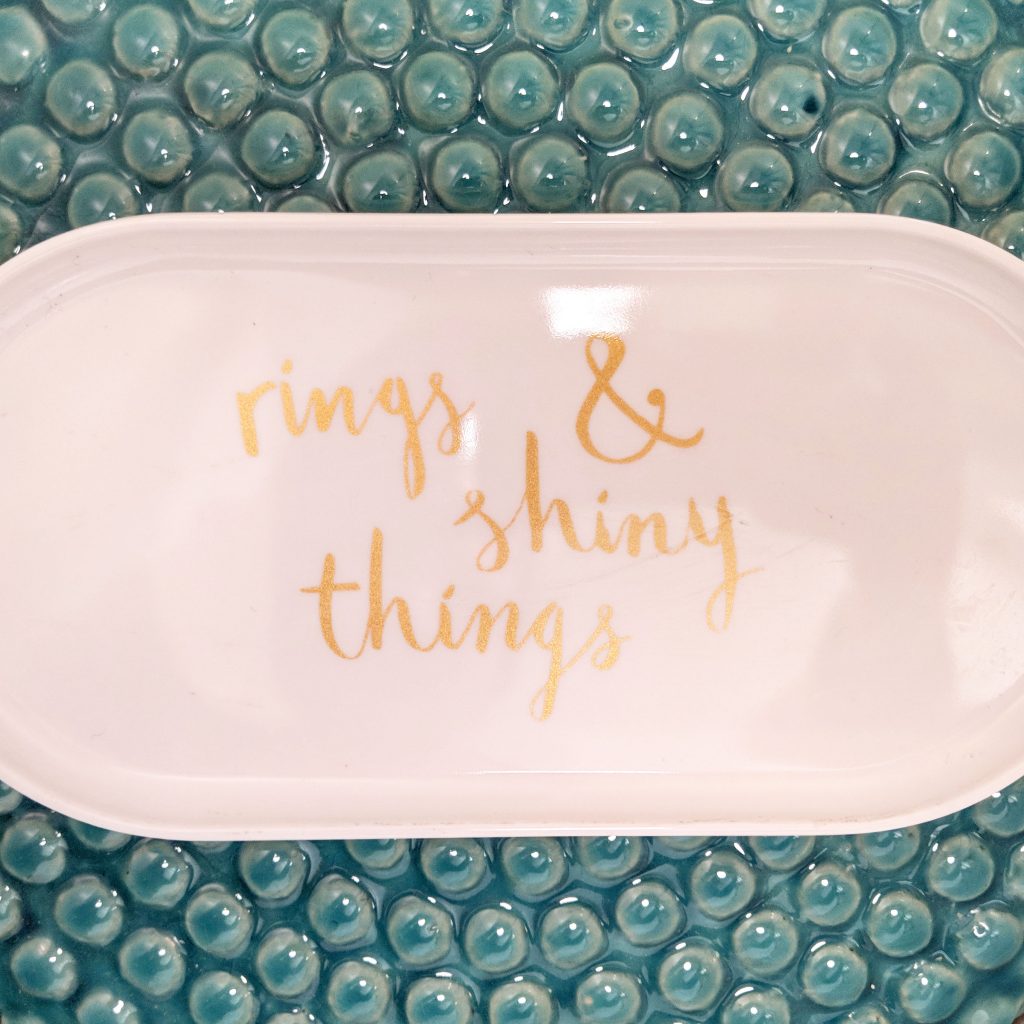 little tray for rings and glasses