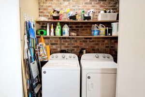 Airbnb photos of laundry room